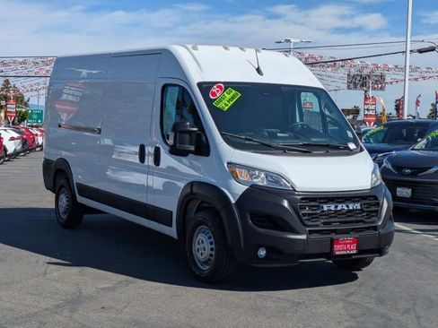 Used 2025 RAM ProMaster 2500 w/ Convenience Group image 3