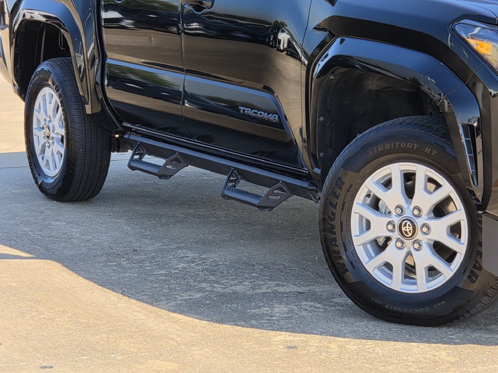 Used 2025 Toyota Tacoma SR5 RWD image 11
