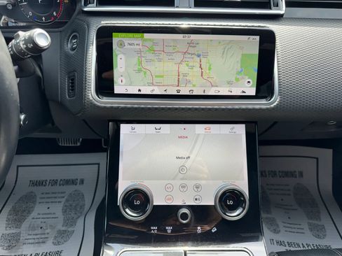 Used 2018 Land Rover Range Rover Velar R-Dynamic SE AWD/4WD image 23