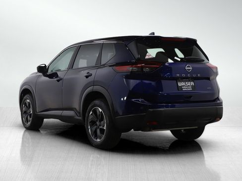 Used 2025 Nissan Rogue SV image 3