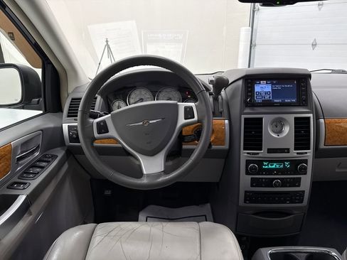 Used 2010 Chrysler Town & Country Limited w/ Entertainment Group #3 image 14