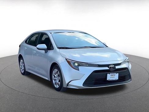 Used 2025 Toyota Corolla LE FWD image 3