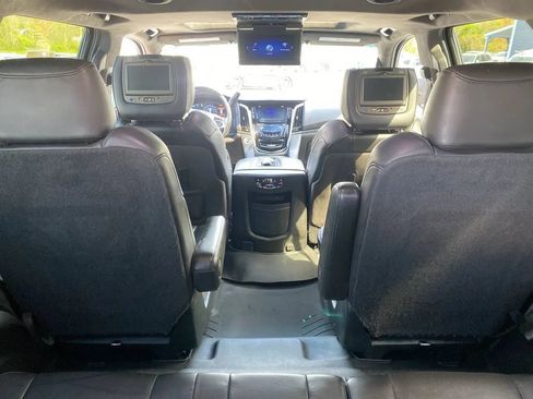 Used 2019 Cadillac Escalade Platinum AWD/4WD image 11