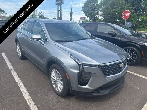 Used 2024 Cadillac XT4 Luxury w/ Cold Weather Package FWD image 1