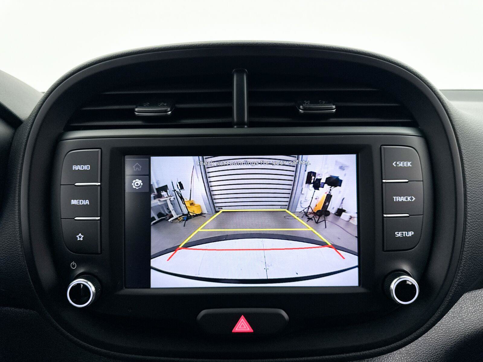 Used 2025 Kia Soul LX w/ LX Technology Package FWD image 10
