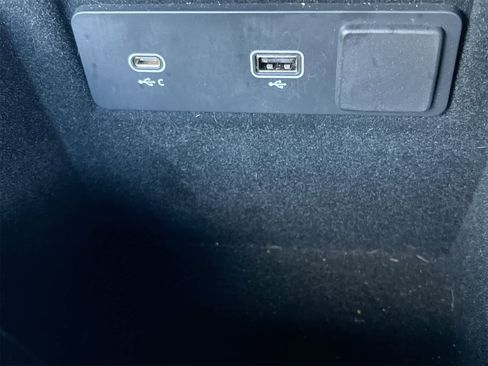 Used 2022 Jaguar XF R-Dynamic SE image 30