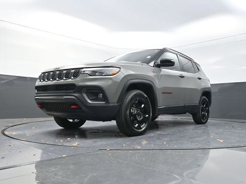 Used 2024 Jeep Compass Trailhawk image 23