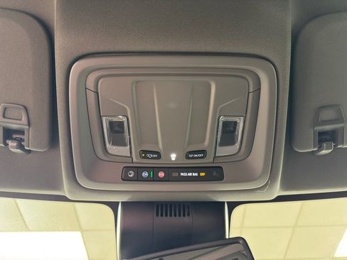 New 2026 GMC Sierra 1500 SLT w/ SLT Convenience Package image 41