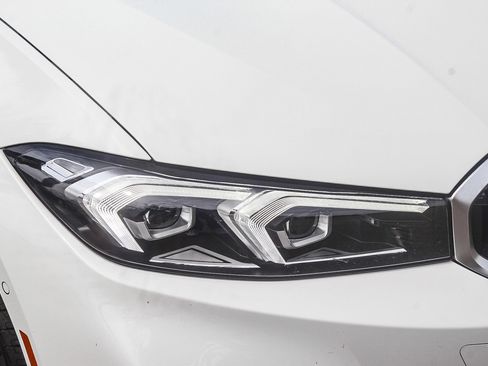 Certified 2025 BMW 330i Sedan image 8