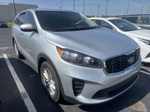 Used 2020 Kia Sorento L FWD image 2