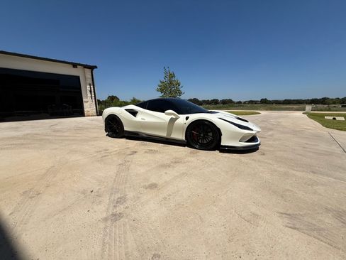 Used 2020 Ferrari F8 Tributo RWD image 2