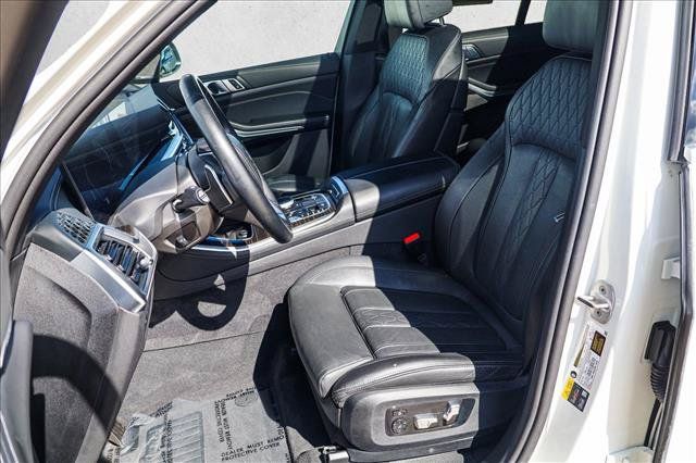 Used 2025 BMW X5 xDrive50e AWD/4WD image 12