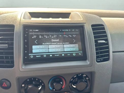 Used 2006 Nissan Frontier LE w/ (X01) Leather Pkg AWD/4WD image 12