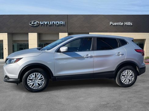 Used 2018 Nissan Rogue Sport S image 3