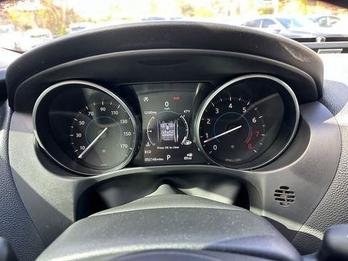 Used 2018 Jaguar XE Premium image 12