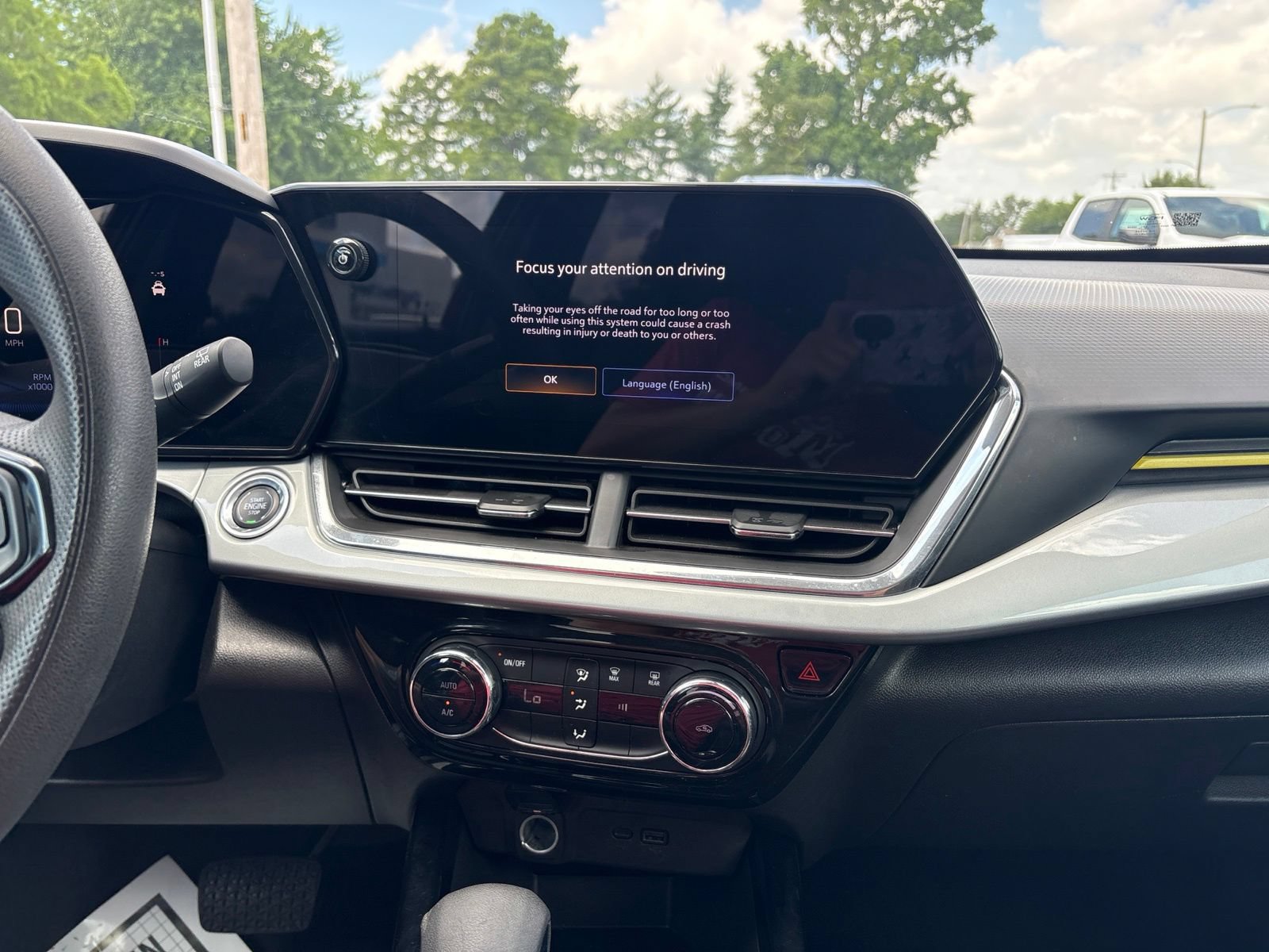 Used 2025 Chevrolet Trax LT FWD image 17