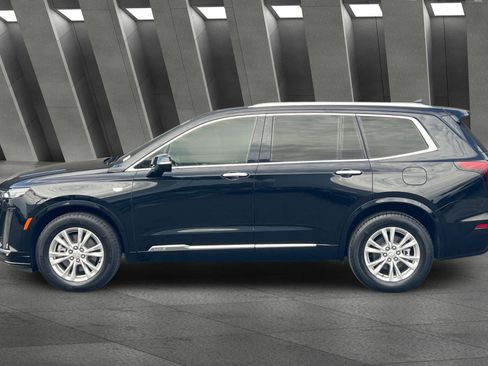 Certified 2025 Cadillac XT6 Luxury image 7