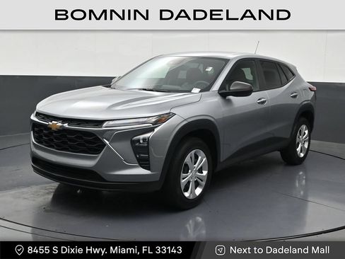 Used 2024 Chevrolet Trax LS w/ Driver Confidence Package FWD image 1