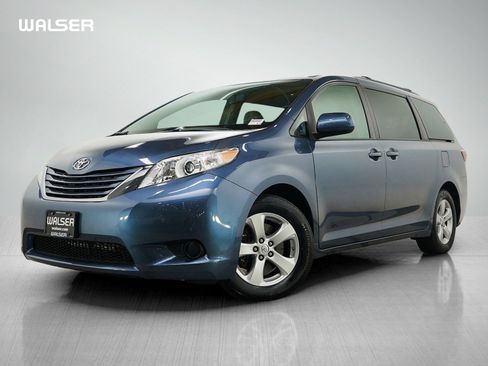 Used 2016 Toyota Sienna LE FWD image 1