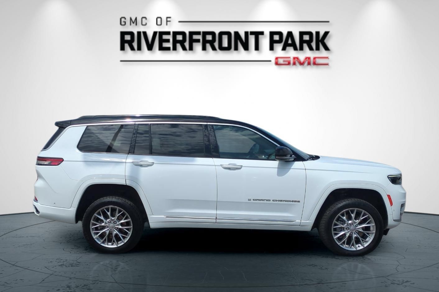 Used 2024 Jeep Grand Cherokee L Summit w/ Advanced Protech Group IV AWD/4WD image 2