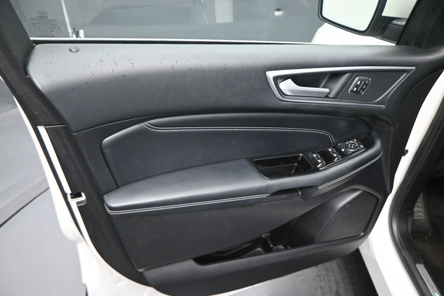 Certified 2018 Ford Edge Titanium w/ Equipment Group 302A FWD image 2