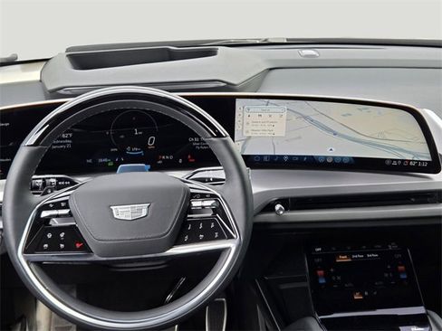 New 2026 Cadillac Vistiq Platinum w/ LPO, Floor Liner Package image 12