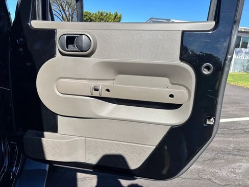 Used 2009 Jeep Wrangler Sahara image 15