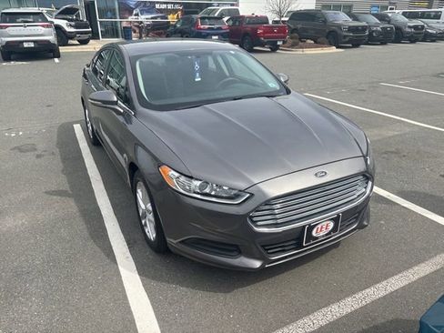 Used 2014 Ford Fusion SE image 3