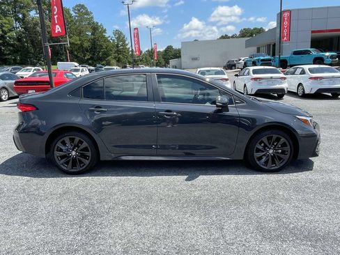 Used 2026 Toyota Corolla SE FWD image 2