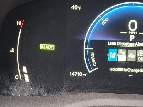 Used 2025 Toyota Camry SE image 21