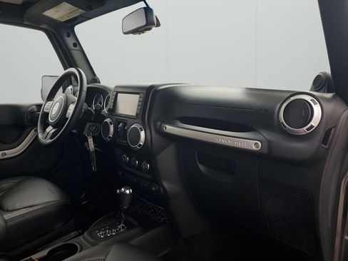 Used 2014 Jeep Wrangler Unlimited Sahara w/ Connectivity Group image 14