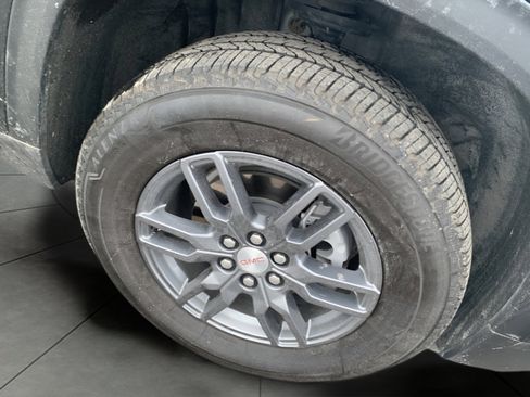 Used 2025 GMC Acadia Elevation image 21