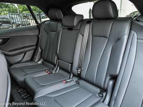 Used 2024 Audi Q8 Premium Plus image 29