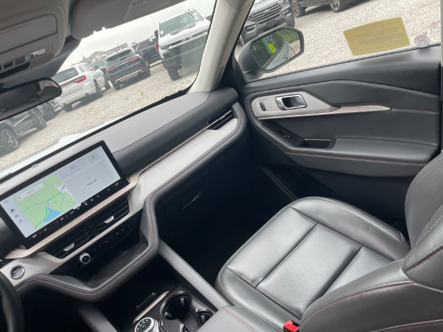 Certified 2025 Ford Explorer Active w/ Active Comfort Package AWD/4WD image 29