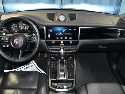 Certified 2024 Porsche Macan image 7