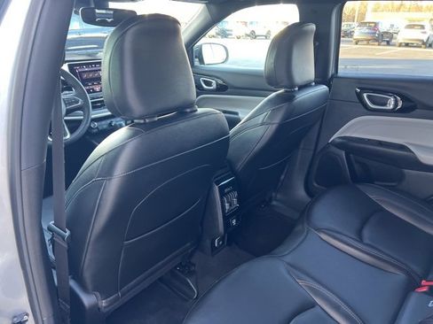 Used 2024 Jeep Compass Limited image 19