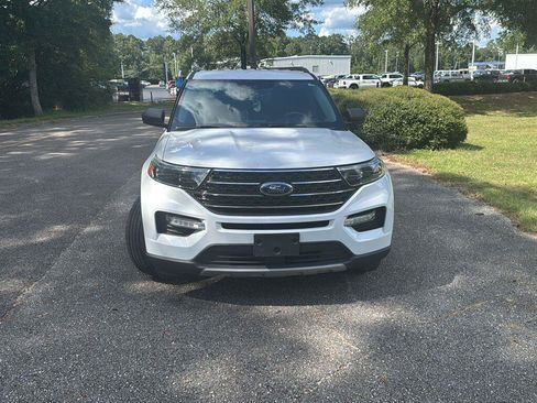 Used 2021 Ford Explorer XLT w/ Equipment Group 202A RWD image 2