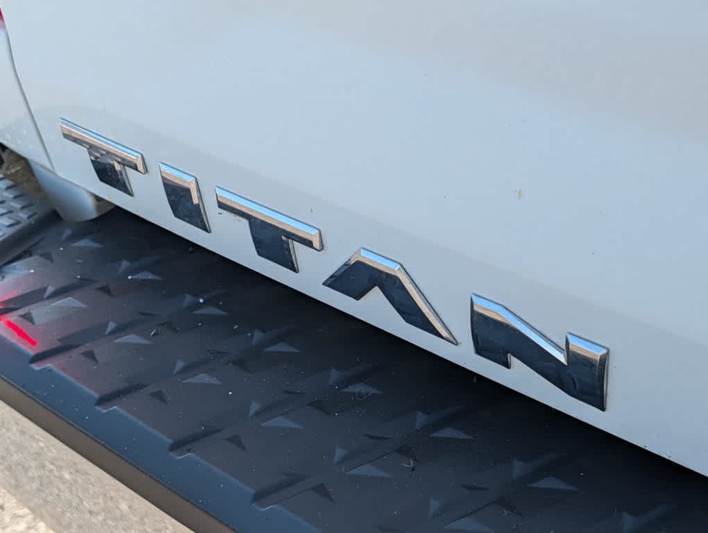 Used 2017 Nissan Titan SV AWD/4WD image 8