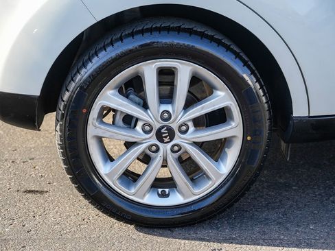 Used 2017 Kia Soul + FWD image 12
