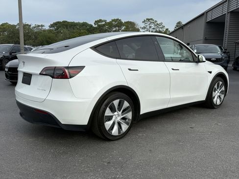Used 2024 Tesla Model Y Long Range AWD/4WD image 4
