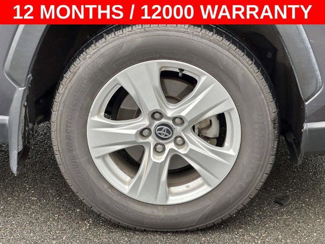 Used 2020 Toyota RAV4 XLE w/ Convenience Package AWD/4WD image 4
