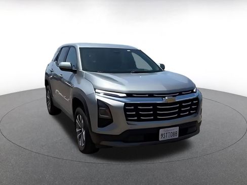 Used 2025 Chevrolet Equinox LT FWD image 3