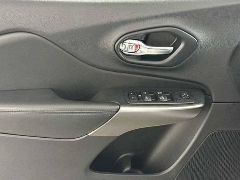 Used 2021 Jeep Cherokee Latitude Plus image 16