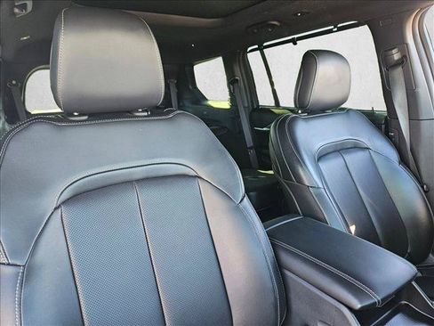 Used 2024 Jeep Grand Cherokee L Limited w/ Luxury Tech Group II AWD/4WD image 14