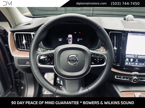 Used 2024 Volvo XC60 T8 Ultimate AWD/4WD image 28