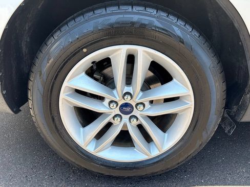 Used 2018 Ford Edge SEL w/ Equipment Group 201A FWD image 4