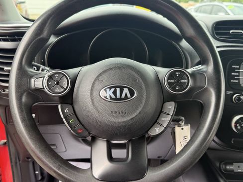 Used 2016 Kia Soul + FWD image 13
