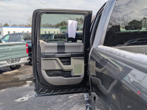 Used 2019 Ford F250 XLT w/ Snow Plow Prep Package image 31