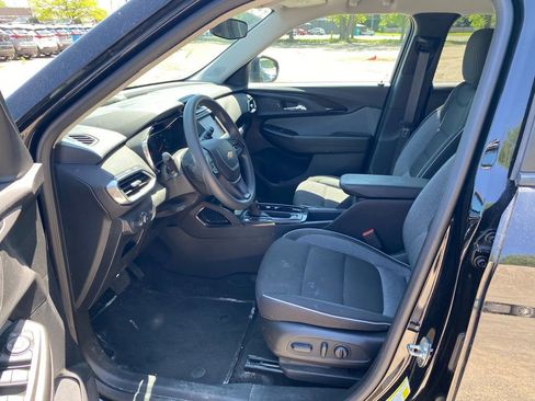 Used 2023 Chevrolet TrailBlazer LT FWD image 11