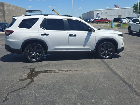 Used 2025 Honda Pilot Sport image 10